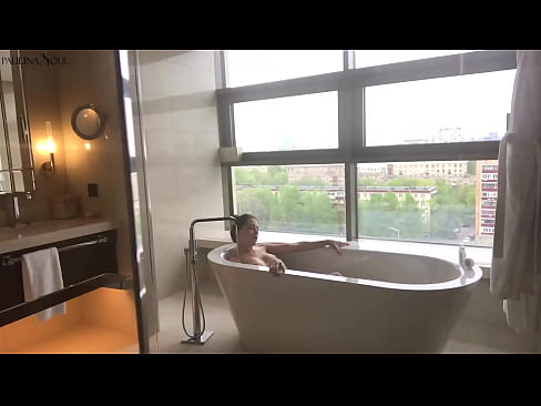 ❤️ 巨大的宝贝 激情地在浴室里撸起了她的阴部 ️❌ Super porn️❤