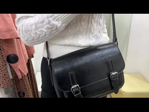 ❤️ 年轻婊子FeralBerry在试衣间用假阳具公开自慰 ️❌ Super porn️❤