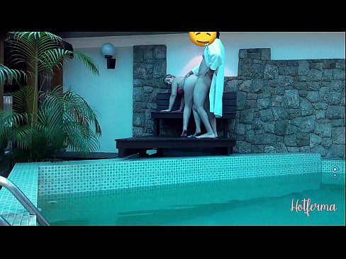 ❤️ 老板邀请女佣去泳池，却忍不住要来个热辣的 ️❌ Super porn️❤
